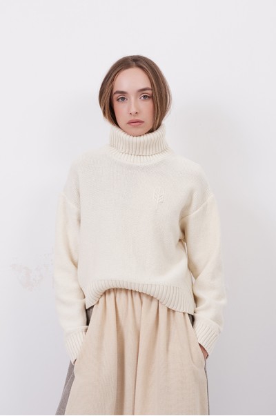 Светрик молочний короткий з вишивкою(СВ 66)